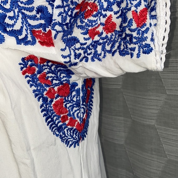 Embroidered top - Picture 4 of 6